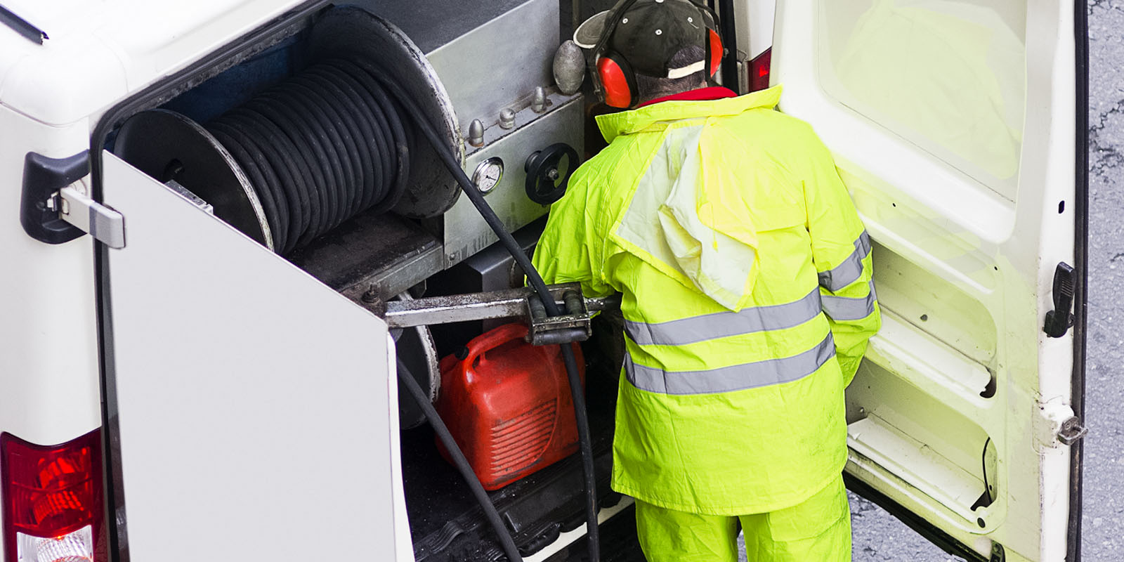 Mechaniczne oraz ciśnieniowe udrażnianie kanalizacji
